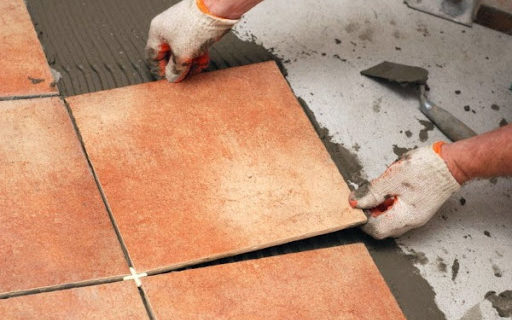 Как положить керамическую плитку на плитку: особенности укладки и рекомендации мастеров