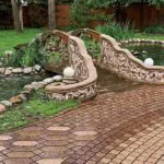 Каменный парапет