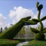 Топиарная скульптура из травы