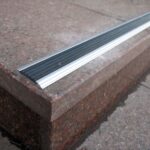 Противоскользящие накладки на ступени