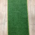 Зелёный коврик из искусственной травы