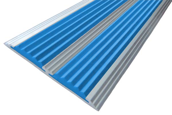 Алюминиевая полоса с двумя резиновыми вставками синего цвета