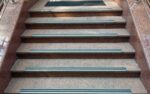 Противоскользящие накладки на ступени