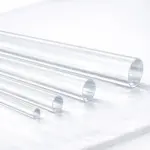 Прозрачные акриловые стержни на белом фоне