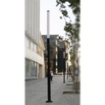 Светильник на тротуаре