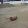 Утрамбовка песка основание для подложки из геоткани