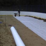 Засыпаем геоткань для последнего основания