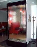 Установка водопада по стеклу в офисе