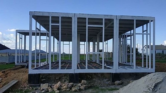 Конструкции из металла для строительства бытовых построек