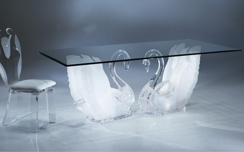 Акриловые столы из прозрачного пластика