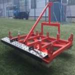 Ворсовая щетка для сервисного обслуживания футбольных полей с искусственным покрытием