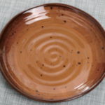 Плоская круглая тарелка 9" коричневая 22,8х3,6м