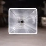 Торец квадратной трубы из поликарбоната с прозрачными стенками