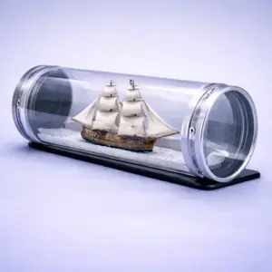 Модель фрегата в защитном цилиндре из поликарбоната
